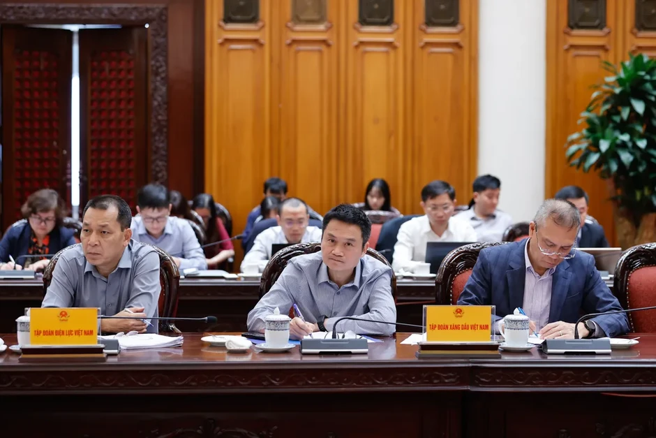 Thủ tướng: Xăng dầu và năng lượng cho sản xuất, tiêu dùng được bảo đảm Thủ tướng: Xăng dầu và năng lượng cho sản xuất, tiêu dùng được bảo đảm