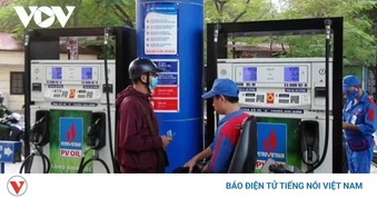 Thủ tướng yêu cầu không để đứt gãy nguồn cung xăng dầu cho sản xuất và tiêu dùng