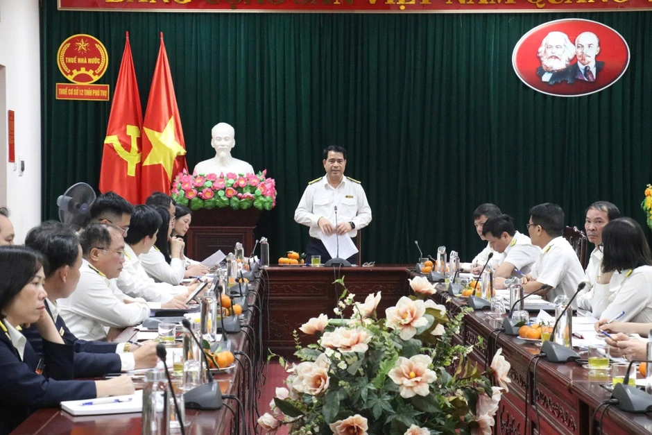 Thuế tỉnh Phú Thọ khẩn trương triển khai "15 ngày cao điểm" hỗ trợ hộ kinh doanh kê khai, nộp thuế Thuế tỉnh Phú Thọ khẩn trương triển khai "15 ngày cao điểm" hỗ trợ hộ kinh doanh kê khai, nộp thuế