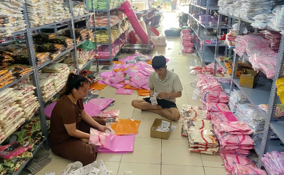 Thương mại điện tử: Sức mua tỉ đô buộc năng lực vận hành phải 'lột xác' Thương mại điện tử: Sức mua tỉ đô buộc năng lực vận hành phải 'lột xác'