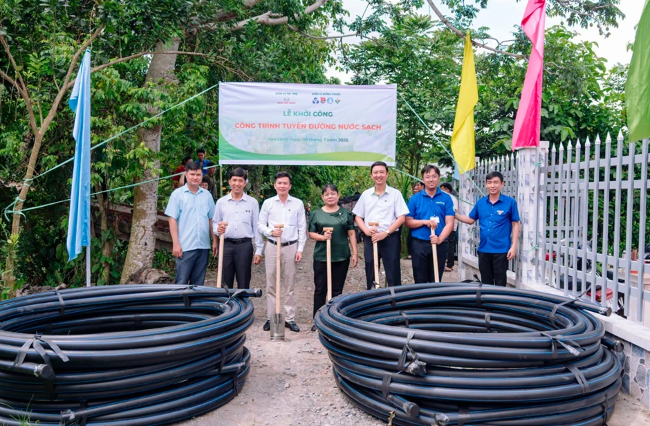 Tiền Phong Nam tài trợ 2.000 mét ống HDPE cho công trình nước sạch Mùa hè Xanh 2026 Tiền Phong Nam tài trợ 2.000 mét ống HDPE cho công trình nước sạch Mùa hè Xanh 2026