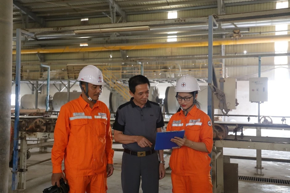 Tiêu thụ điện liên tục lập kỷ lục, khuyến nghị sử dụng điện tiết kiệm, hiệu quả Tiêu thụ điện liên tục lập kỷ lục, khuyến nghị sử dụng điện tiết kiệm, hiệu quả