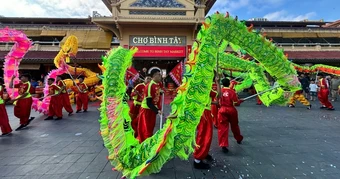 Tiểu thương chợ Bình Tây khai lễ Kỳ Yên lớn nhất năm ở Chợ Lớn