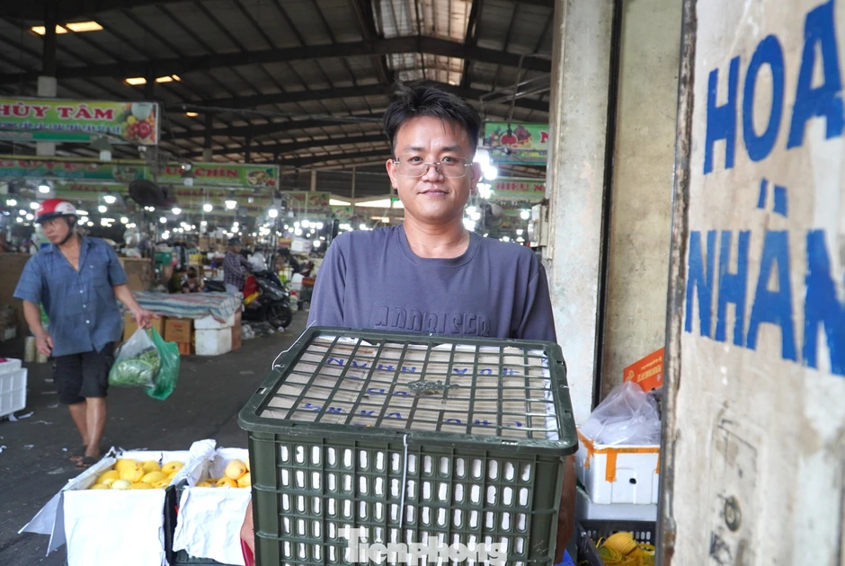Tiểu thương chợ đầu mối 'đứng ngồi không yên' vì cước phí phi mã Tiểu thương chợ đầu mối 'đứng ngồi không yên' vì cước phí phi mã