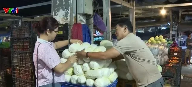 Tiểu thương nỗ lực giữ giá thực phẩm dù chi phí vận chuyển tăng
