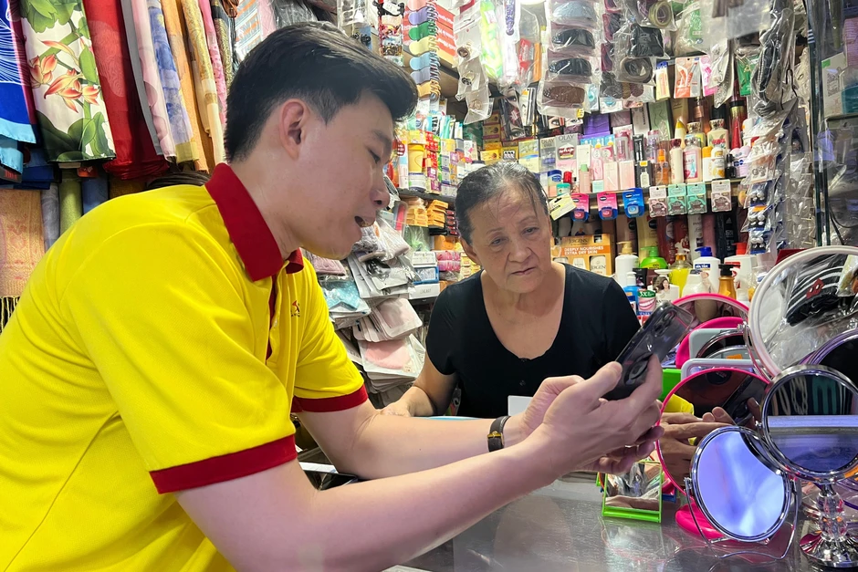 Tiểu thương thấp thỏm sợ sai sau nửa năm bãi bỏ thuế khoán Tiểu thương thấp thỏm sợ sai sau nửa năm bãi bỏ thuế khoán