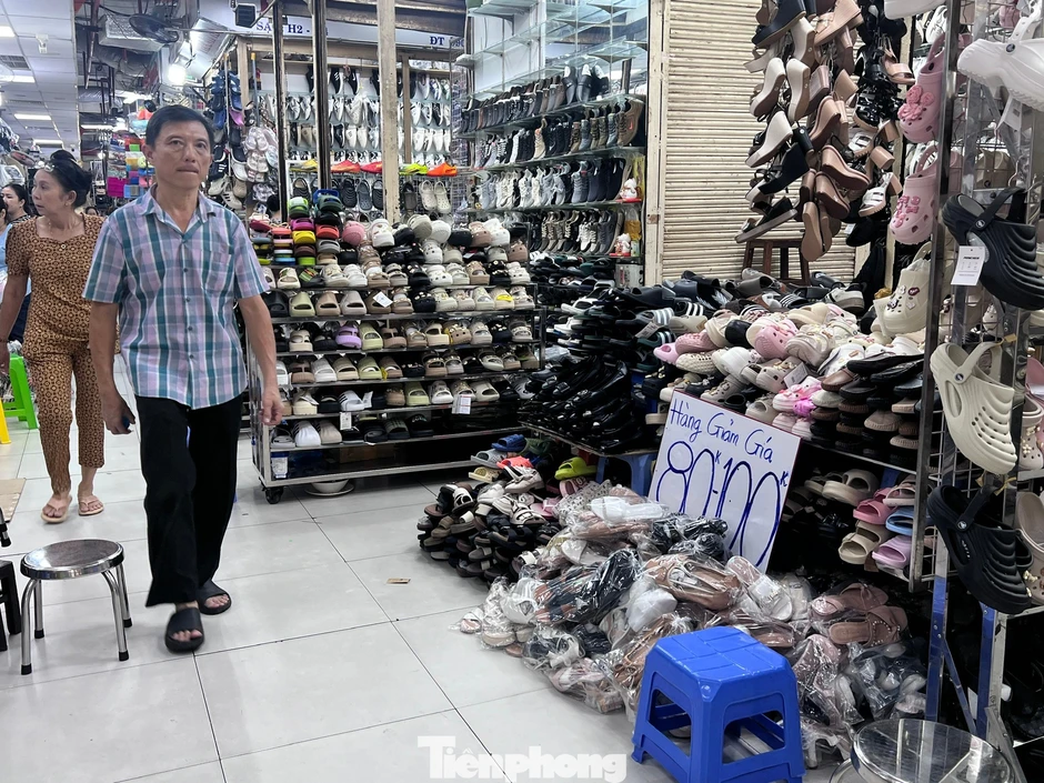 Tiểu thương thấp thỏm sợ sai sau nửa năm bãi bỏ thuế khoán Tiểu thương thấp thỏm sợ sai sau nửa năm bãi bỏ thuế khoán