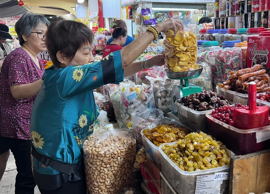 Tiểu thương thấp thỏm sợ sai sau nửa năm bãi bỏ thuế khoán Tiểu thương thấp thỏm sợ sai sau nửa năm bãi bỏ thuế khoán