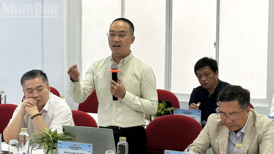Tìm giải pháp bảo đảm an toàn hàng không trong lòng đô thị Tìm giải pháp bảo đảm an toàn hàng không trong lòng đô thị