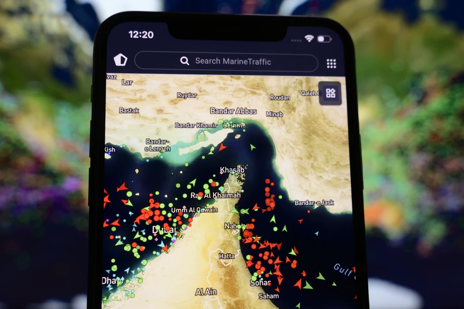 Tín hiệu vui: Tàu Pháp, Nhật, Oman rẽ sóng vượt eo biển Hormuz an toàn Tín hiệu vui: Tàu Pháp, Nhật, Oman rẽ sóng vượt eo biển Hormuz an toàn