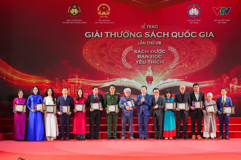 Tổng biên tập Thời báo Ngân hàng đạt hai Giải Sách Quốc gia Tổng biên tập Thời báo Ngân hàng đạt hai Giải Sách Quốc gia