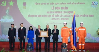 Tổng Công ty Điện lực TPHCM đón nhận Huân chương Lao động hạng ba