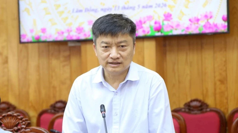 Tổng công ty Phát điện 1 đề xuất đầu tư 3 dự án điện mặt trời nổi tại Lâm Đồng Tổng công ty Phát điện 1 đề xuất đầu tư 3 dự án điện mặt trời nổi tại Lâm Đồng
