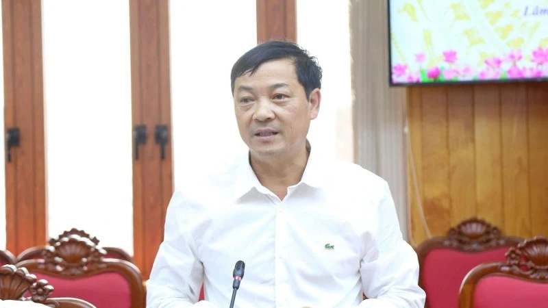 Tổng công ty Phát điện 1 đề xuất đầu tư 3 dự án điện mặt trời nổi tại Lâm Đồng Tổng công ty Phát điện 1 đề xuất đầu tư 3 dự án điện mặt trời nổi tại Lâm Đồng