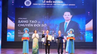 Tổng Giám đốc EVNNPC Nguyễn Đức Thiện nhận Giải thưởng “Lãnh đạo sáng tạo và chuyển đổi số”