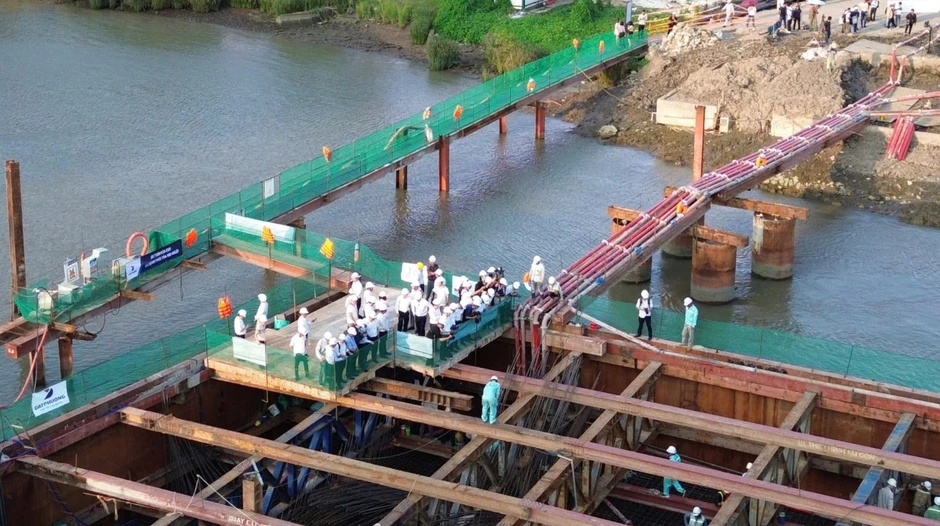 TP Hồ Chí Minh: Cầu đi bộ qua sông Sài Gòn tăng tốc về đích dịp 2/9