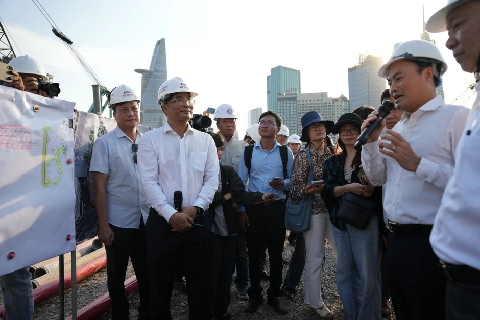 TP Hồ Chí Minh: Cầu đi bộ qua sông Sài Gòn tăng tốc về đích dịp 2/9