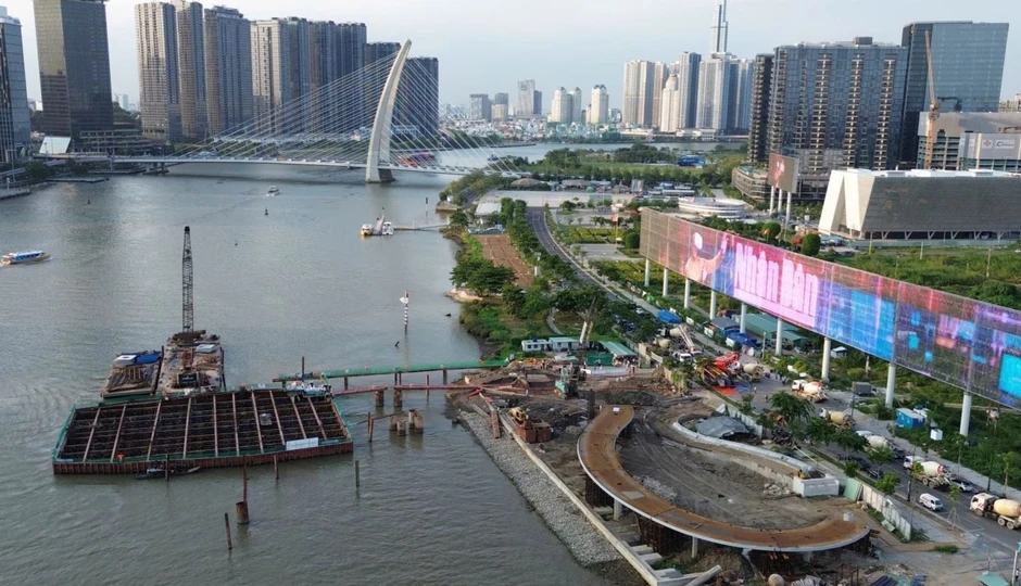 TP Hồ Chí Minh: Cầu đi bộ qua sông Sài Gòn tăng tốc về đích dịp 2/9