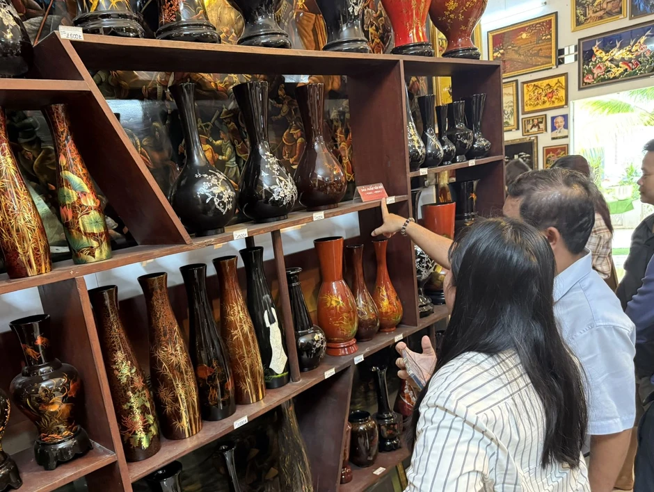 TP Hồ Chí Minh nâng tầm quà tặng lưu niệm mang bản sắc riêng TP Hồ Chí Minh nâng tầm quà tặng lưu niệm mang bản sắc riêng