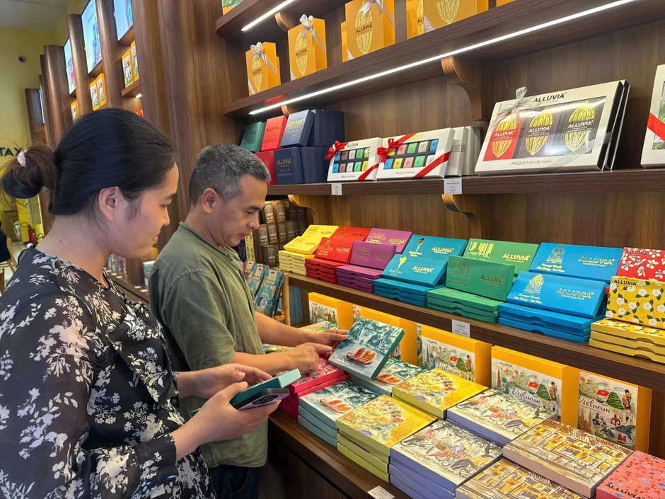 TP Hồ Chí Minh nâng tầm quà tặng lưu niệm mang bản sắc riêng TP Hồ Chí Minh nâng tầm quà tặng lưu niệm mang bản sắc riêng