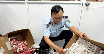 TPHCM đột kích nhiều kho hàng, thu giữ hàng nghìn sản phẩm '3 không'
