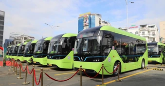 TP.HCM tính cho thuê đất lắp trạm sạc xe điện tại 19 bến xe buýt