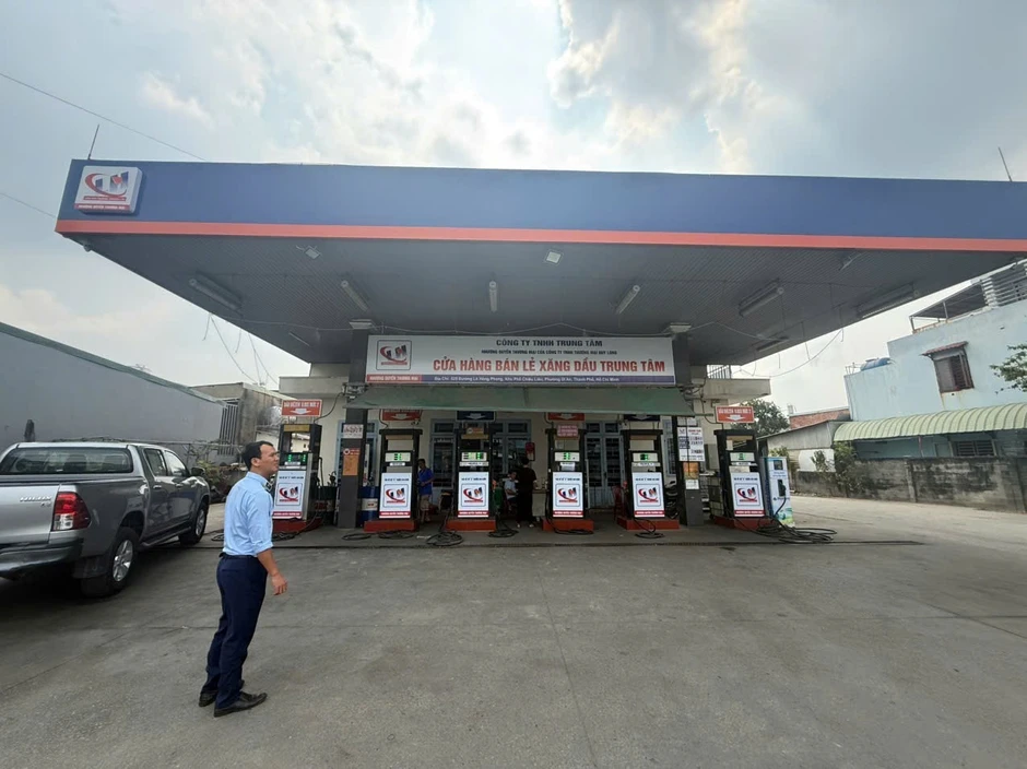 TPHCM xử lý nghiêm cửa hàng xăng dầu ‘găm hàng, bán nhỏ giọt’ TPHCM xử lý nghiêm cửa hàng xăng dầu ‘găm hàng, bán nhỏ giọt’