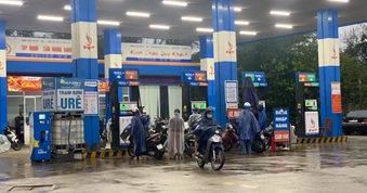 Trạm xăng dầu bị lập biên bản vì chỉ bán tối đa 300.000 đồng/lượt