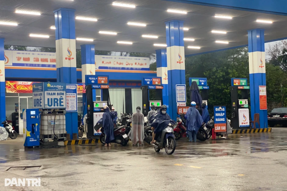 Trạm xăng dầu bị lập biên bản vì chỉ bán tối đa 300.000 đồng/lượt Trạm xăng dầu bị lập biên bản vì chỉ bán tối đa 300.000 đồng/lượt