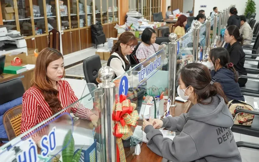 Trần lương đóng bảo hiểm thất nghiệp hơn 106 triệu đồng/tháng Trần lương đóng bảo hiểm thất nghiệp hơn 106 triệu đồng/tháng
