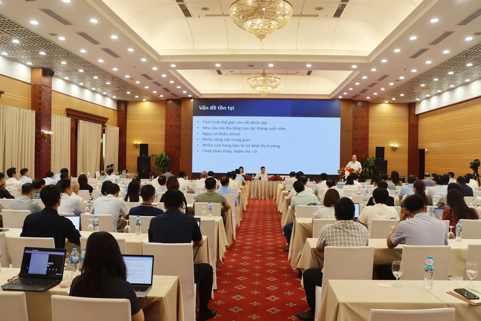 Tranh luận phương án mua bán xăng dầu giữa các doanh nghiệp phân phối Tranh luận phương án mua bán xăng dầu giữa các doanh nghiệp phân phối
