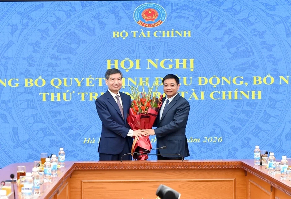 Trao quyết định điều động, bổ nhiệm Thứ trưởng Bộ Tài chính Tạ Anh Tuấn Trao quyết định điều động, bổ nhiệm Thứ trưởng Bộ Tài chính Tạ Anh Tuấn