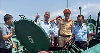 Trữ 10.000 lít dầu DO không rõ nguồn gốc, 2 chủ tàu bị phạt