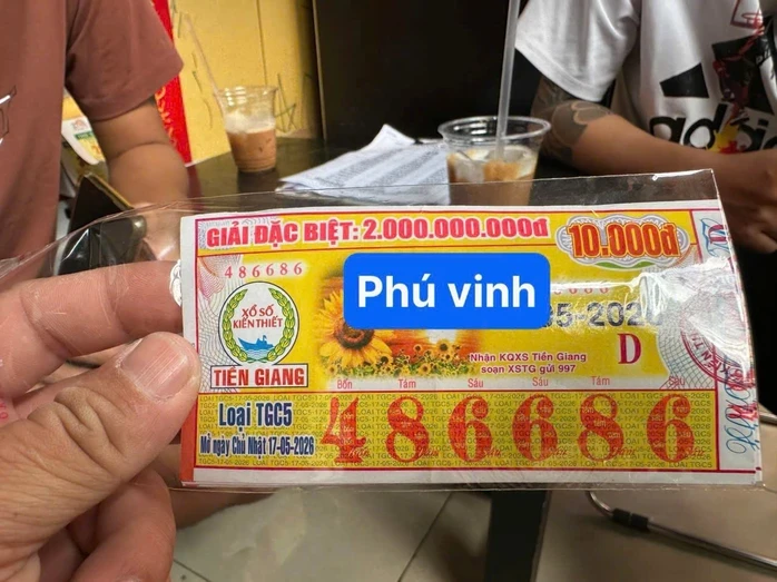Trúng độc đắc xổ số miền Nam, khách gửi đại lý 10 triệu đồng “uống cà phê” Trúng độc đắc xổ số miền Nam, khách gửi đại lý 10 triệu đồng “uống cà phê”