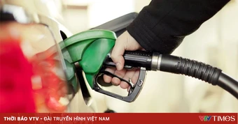 Trung Quốc lần đầu hạ giá trần xăng, dầu diesel