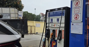 Từ 22 giờ đêm 12-3, giá xăng A95 tăng lên 25.575 đồng/lít