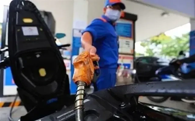 Từ 23h ngày 24/3, giá xăng RON 95 lên mức 33.840 đồng/lít Từ 23h ngày 24/3, giá xăng RON 95 lên mức 33.840 đồng/lít