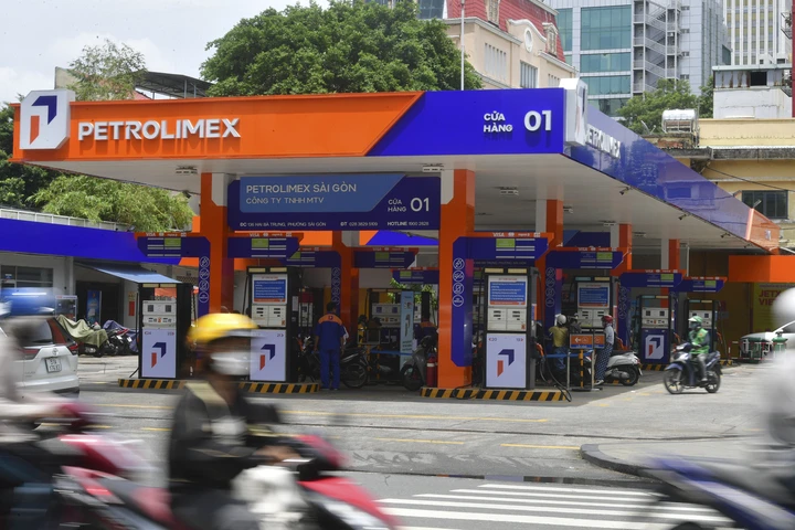 Từ cửa hàng xăng dầu đến hệ sinh thái khách hàng số Từ cửa hàng xăng dầu đến hệ sinh thái khách hàng số