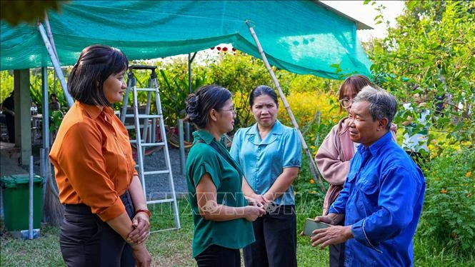 Từ lao động 'tay chân' đến 'tri thức' trên đồng ruộng Từ lao động 'tay chân' đến 'tri thức' trên đồng ruộng