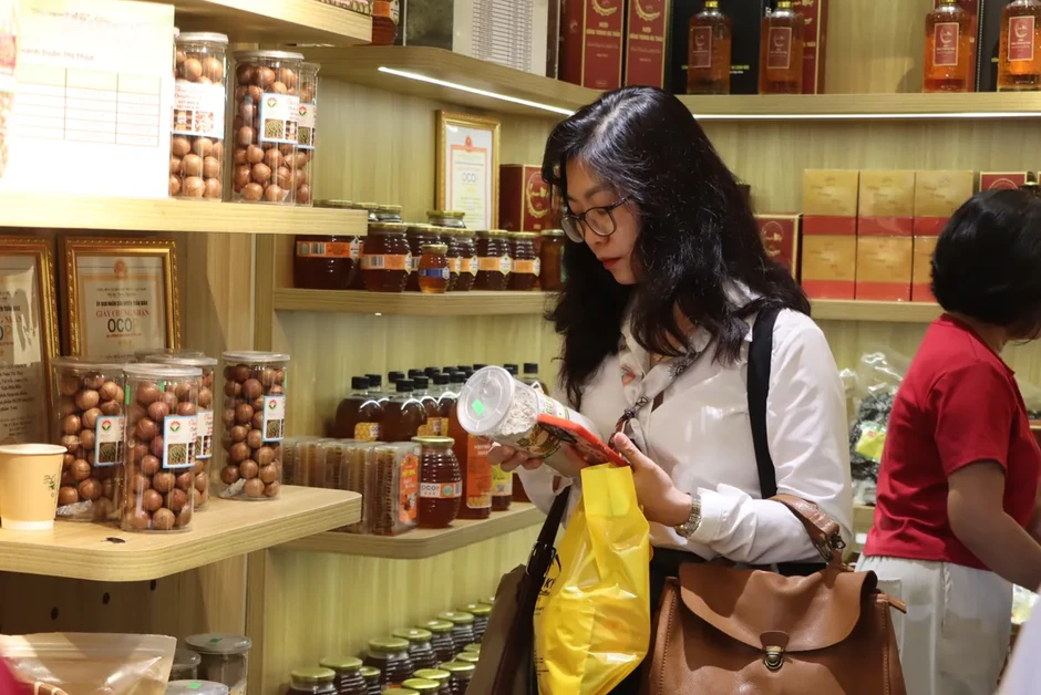 Từ "Điện Biên phố" đến nền tảng số: Lối đi mới cho nông sản OCOP Tây Bắc Từ "Điện Biên phố" đến nền tảng số: Lối đi mới cho nông sản OCOP Tây Bắc