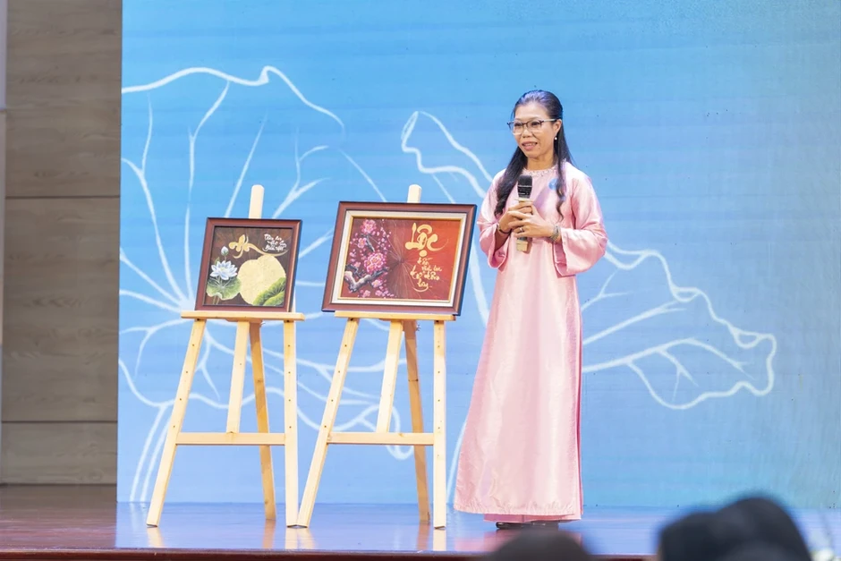Từ tranh lá sen OCOP đến mục tiêu 30% phụ nữ làm giám đốc vào năm 2030 Từ tranh lá sen OCOP đến mục tiêu 30% phụ nữ làm giám đốc vào năm 2030