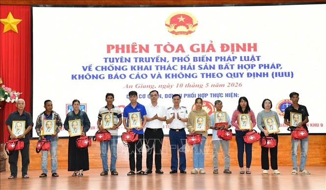 Tuyên truyền chống IUU bằng hình thức 'Phiên tòa giả định' Tuyên truyền chống IUU bằng hình thức 'Phiên tòa giả định'
