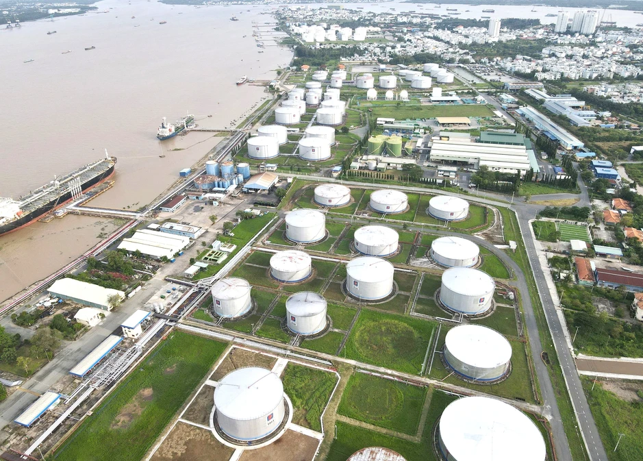 Ứng phó biến động giá dầu thế giới: Việt Nam chủ động bình ổn thị trường năng lượng Ứng phó biến động giá dầu thế giới: Việt Nam chủ động bình ổn thị trường năng lượng