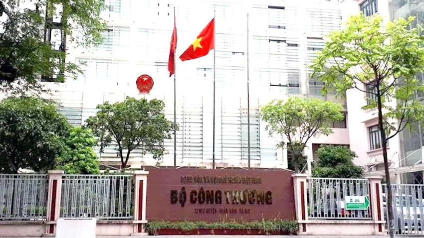 Ủy ban Cạnh tranh Quốc gia xử phạt doanh nghiệp vi phạm hành chính 390 triệu đồng
