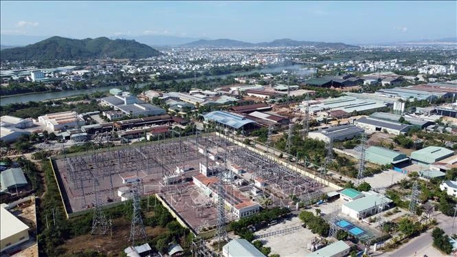 Vận hành thông suốt lưới truyền tải điện cho mục tiêu tăng trưởng hai con số Vận hành thông suốt lưới truyền tải điện cho mục tiêu tăng trưởng hai con số
