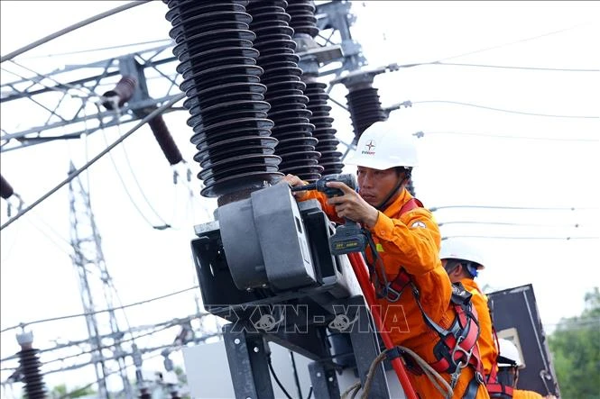 Vận hành thông suốt lưới truyền tải điện cho mục tiêu tăng trưởng hai con số Vận hành thông suốt lưới truyền tải điện cho mục tiêu tăng trưởng hai con số