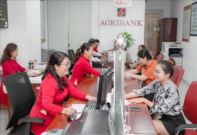 Văn hóa doanh nghiệp - 'trụ cột mềm' của nền kinh tế hiện đại - Bài 3: Lợi thế cạnh tranh định vị thương hiệu ngân hàng Văn hóa doanh nghiệp - 'trụ cột mềm' của nền kinh tế hiện đại - Bài 3: Lợi thế cạnh tranh định vị thương hiệu ngân hàng