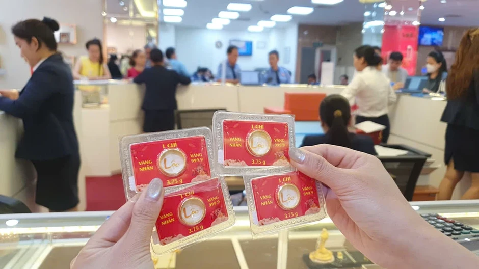 Vàng trong nước vượt xa thế giới, chênh gần 30 triệu đồng