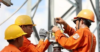 Vì sao càng dùng nhiều điện càng đắt?