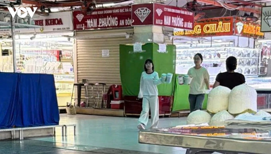 Vì sao nhiều cửa hàng kinh doanh vàng ở TP.HCM đóng cửa? Vì sao nhiều cửa hàng kinh doanh vàng ở TP.HCM đóng cửa?